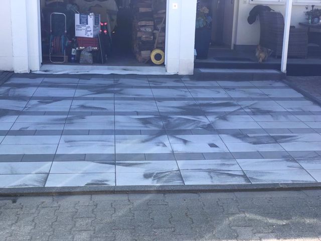 Etwas mehr Arbeitsschmutz sichtbar bei der Verlegung