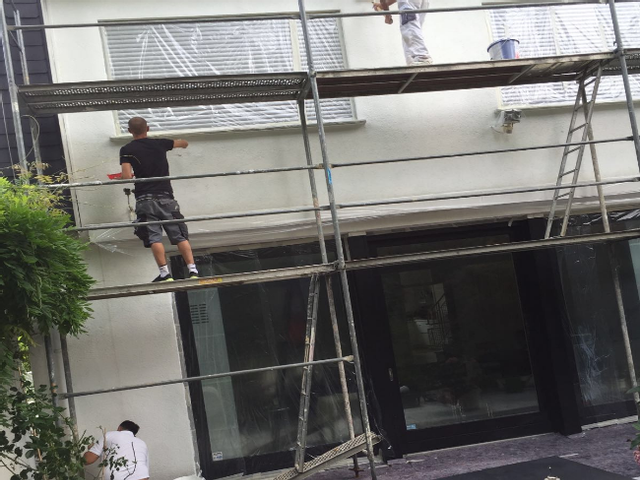 Eine schöne Fassade und unser Mitarbeiter