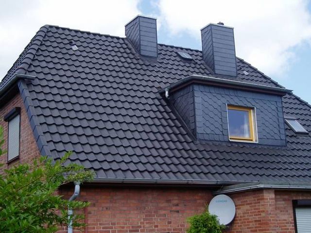 Ein Bild eines sanierten dunklemm Dachs